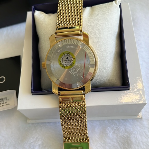 Movado BOLD Gold Mesh Bracelet Watch - Picture 3 of 8